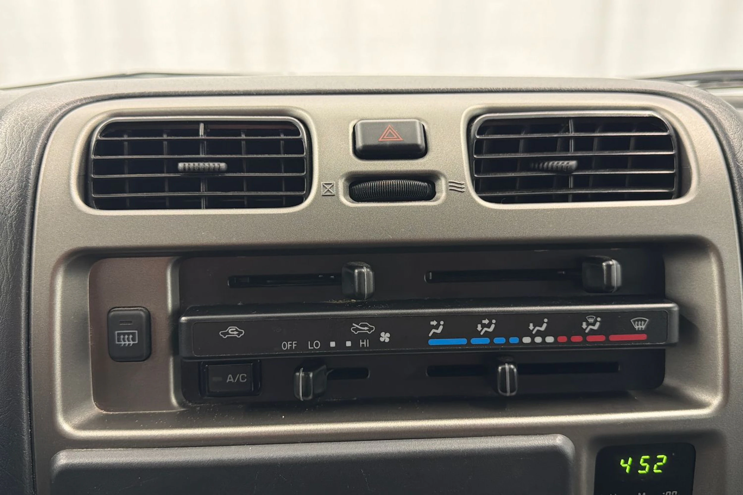 hopea Toyota Hiace 2011 kuva 21.