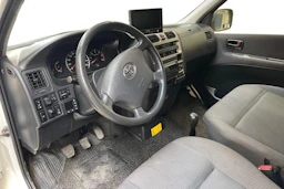 valkoinen Toyota Hiace 2011 kuva 3.