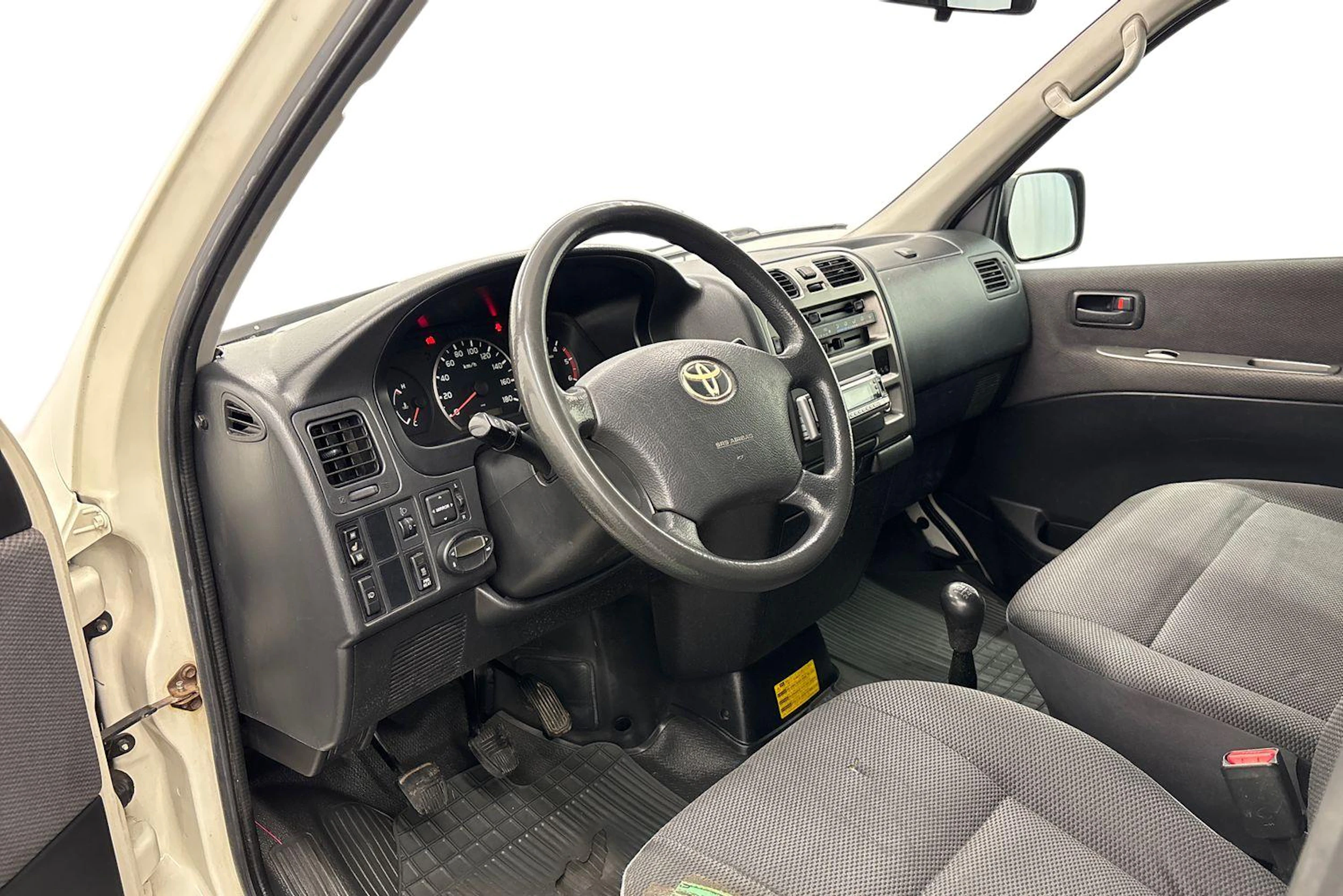 valkoinen Toyota Hiace 2011 kuva 8.