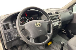 valkoinen Toyota Hiace 2011 kuva 9.