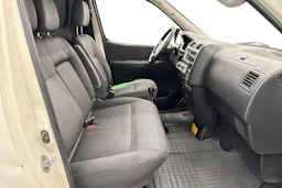 valkoinen Toyota Hiace 2011 kuva 11.