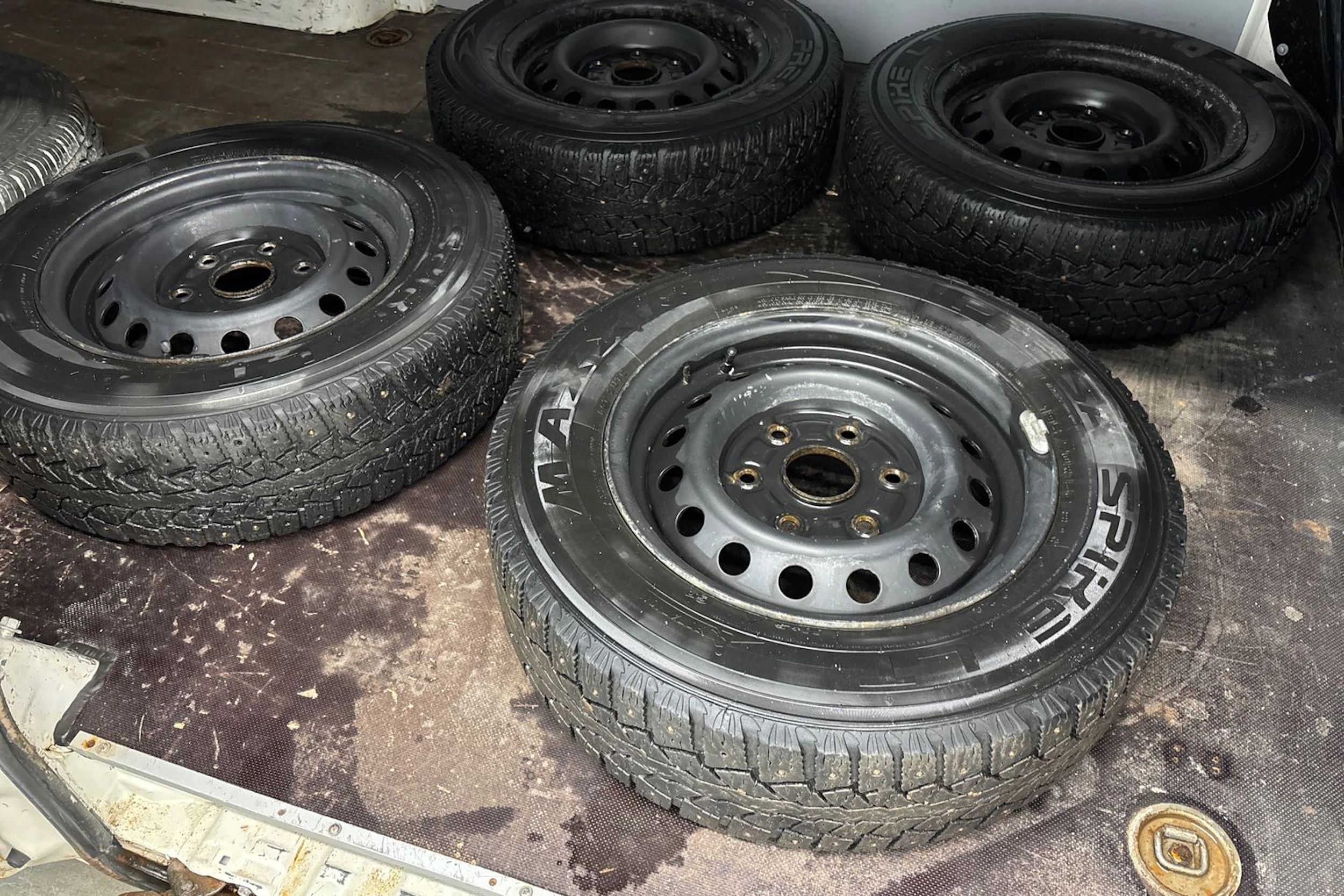 valkoinen Toyota Hiace 2011 kuva 13.