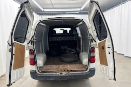 valkoinen Toyota Hiace 2011 kuva 15.