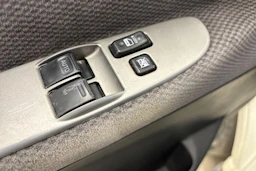 valkoinen Toyota Hiace 2011 kuva 16.