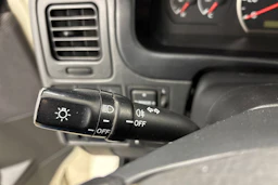 valkoinen Toyota Hiace 2011 kuva 18.