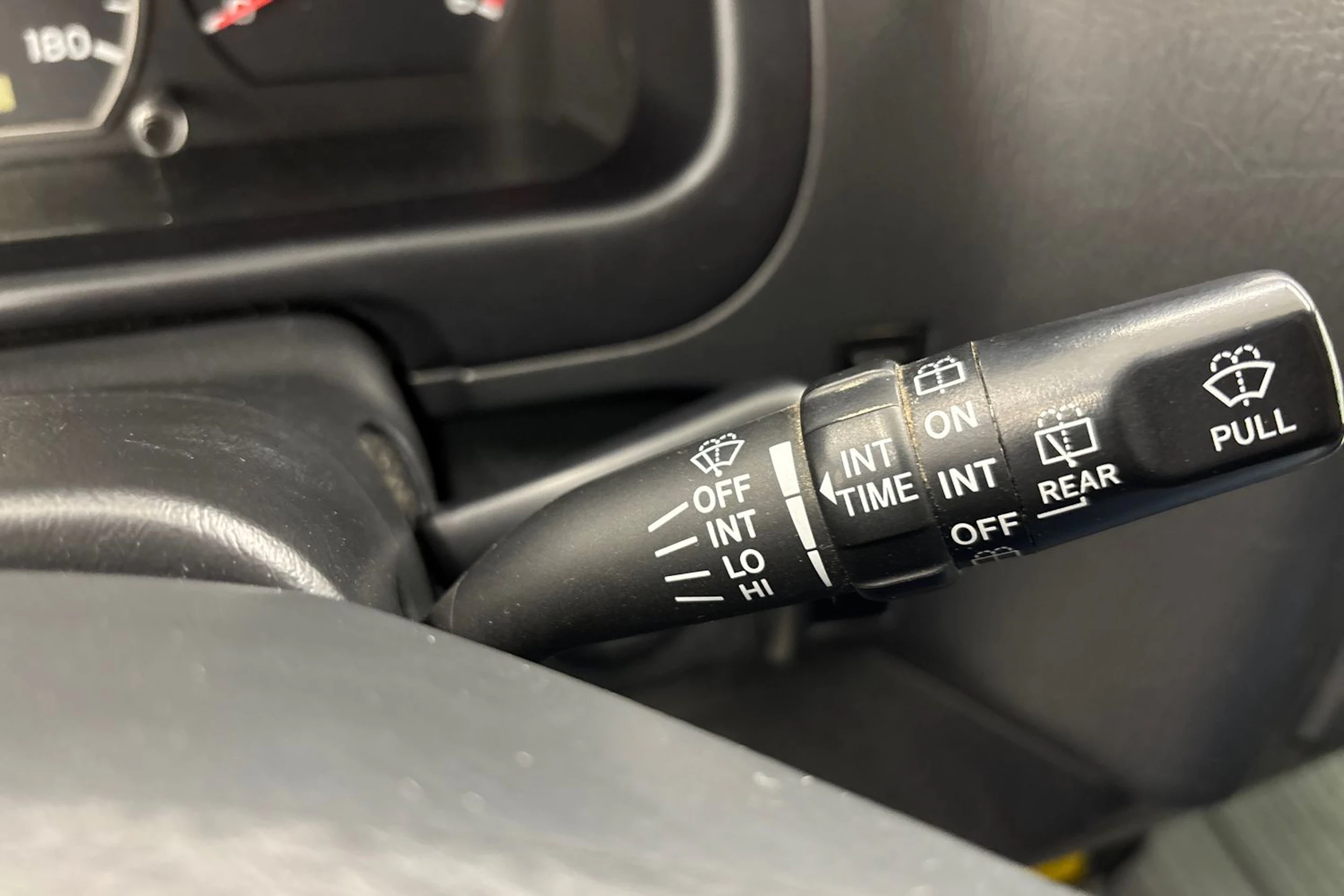 valkoinen Toyota Hiace 2011 kuva 19.