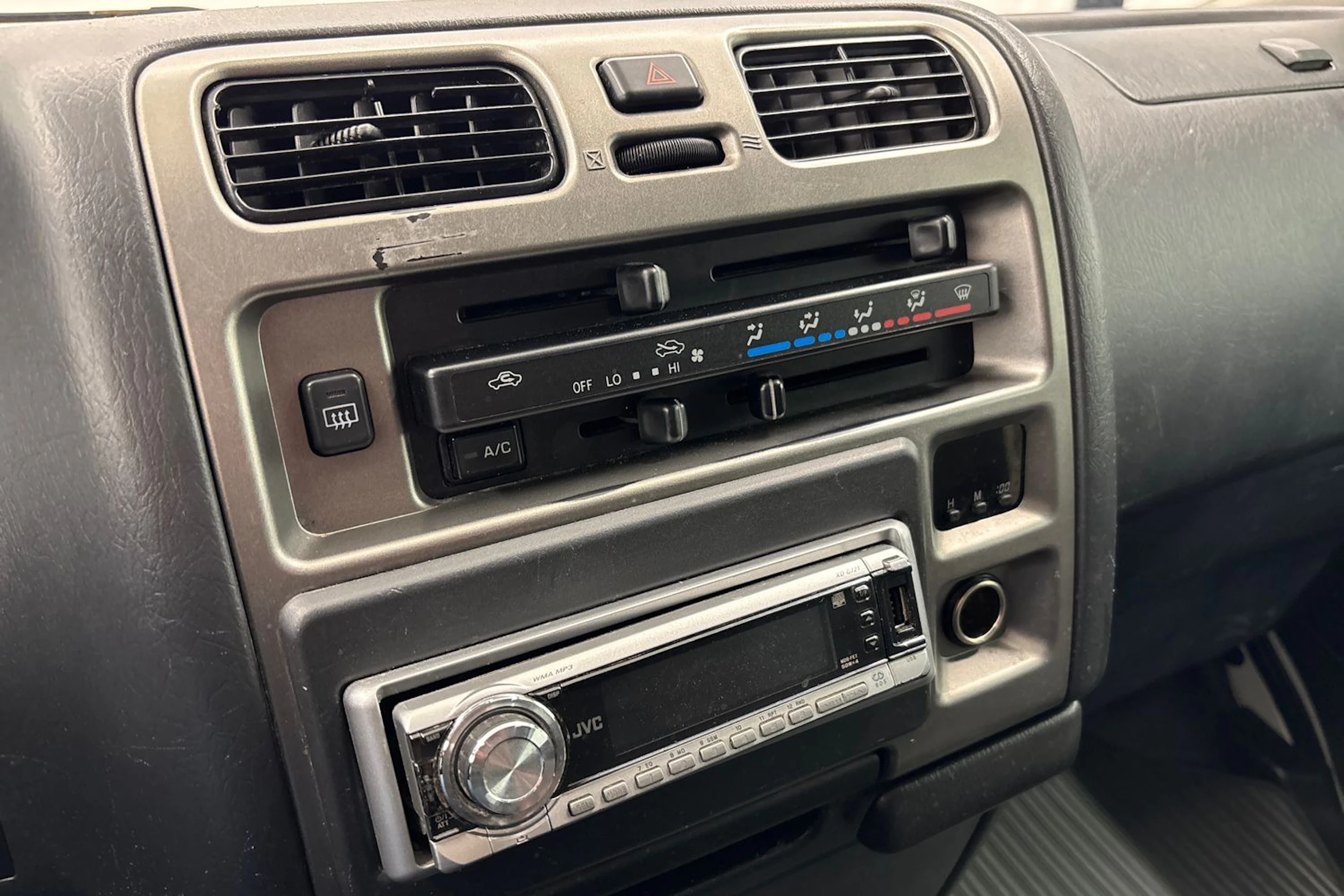 valkoinen Toyota Hiace 2011 kuva 20.