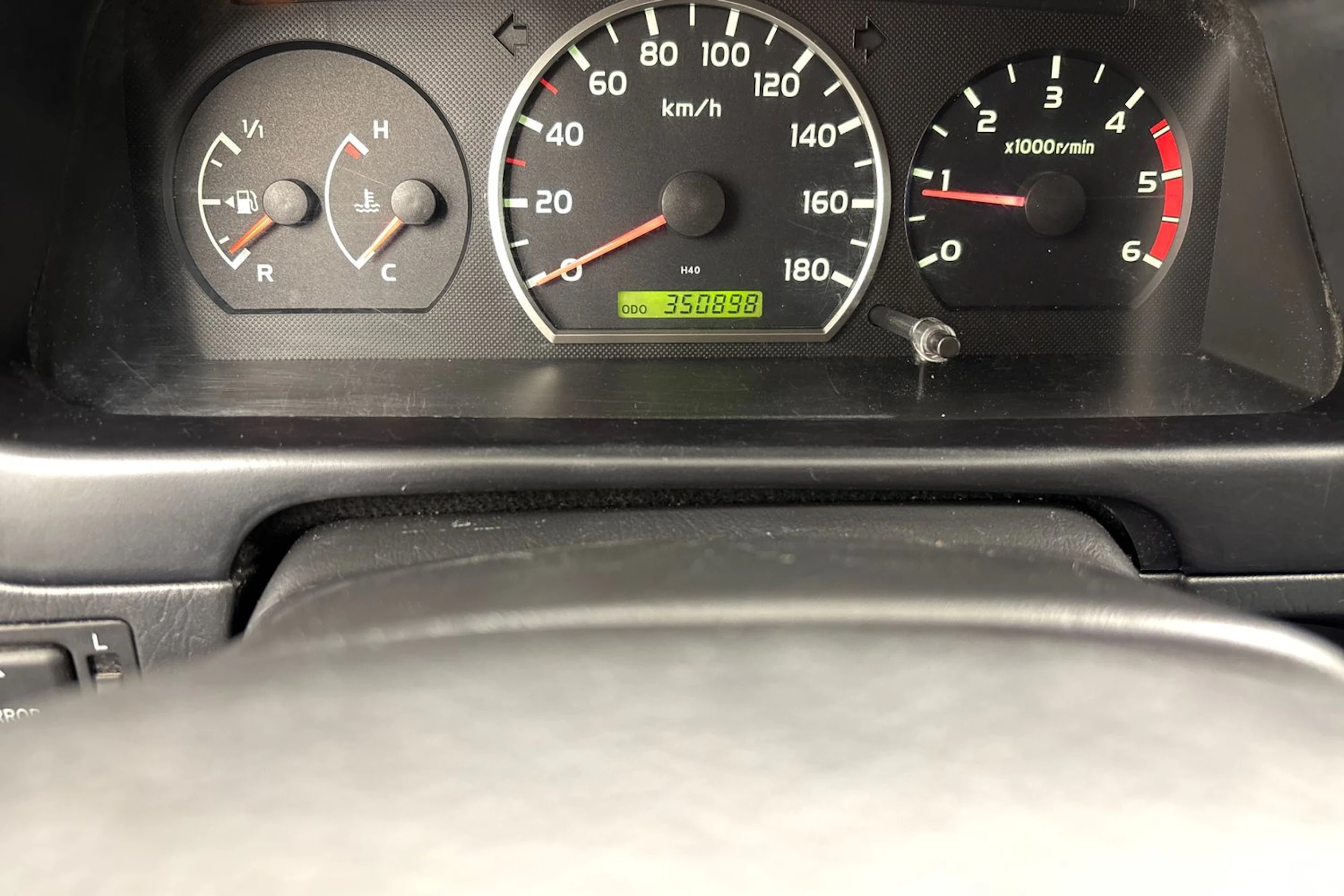 valkoinen Toyota Hiace 2011 kuva 22.