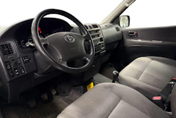 musta Toyota Hiace 2012 kuva 3.