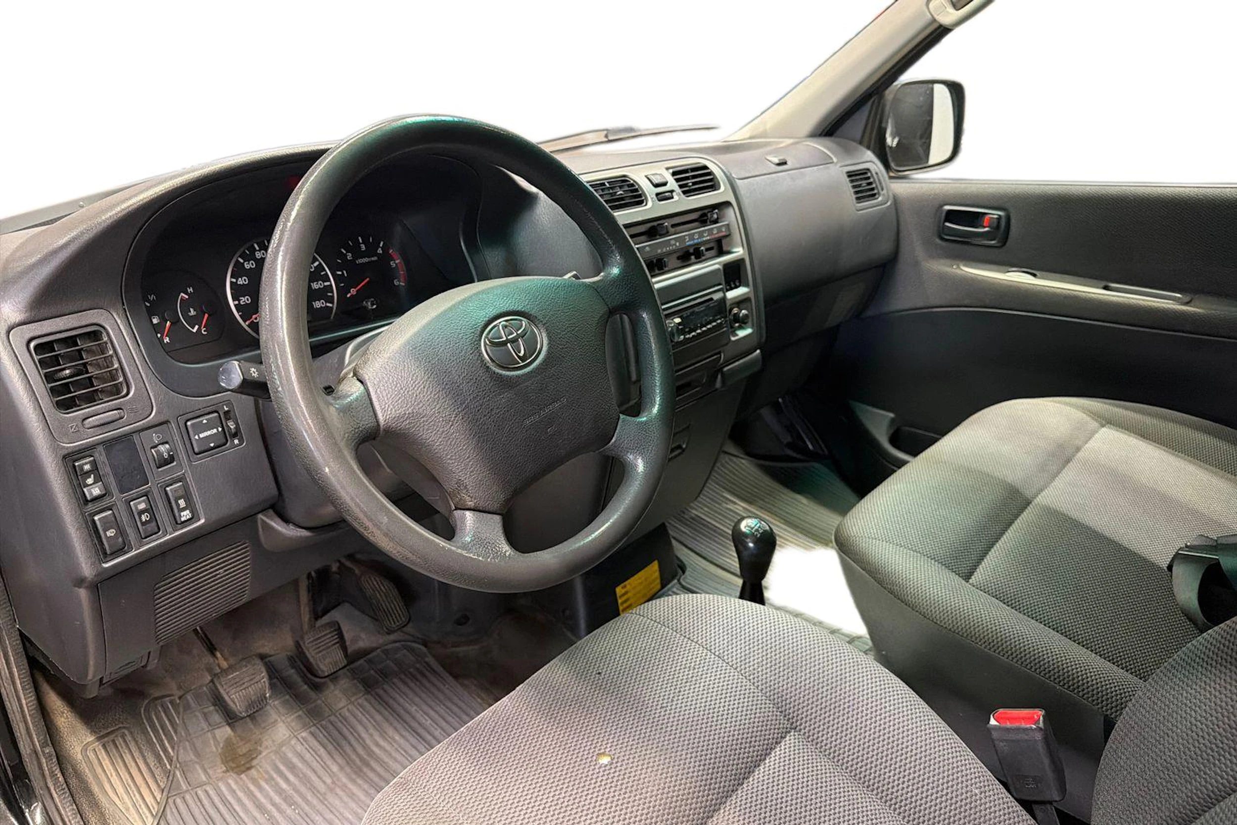 musta Toyota Hiace 2012 kuva 3.