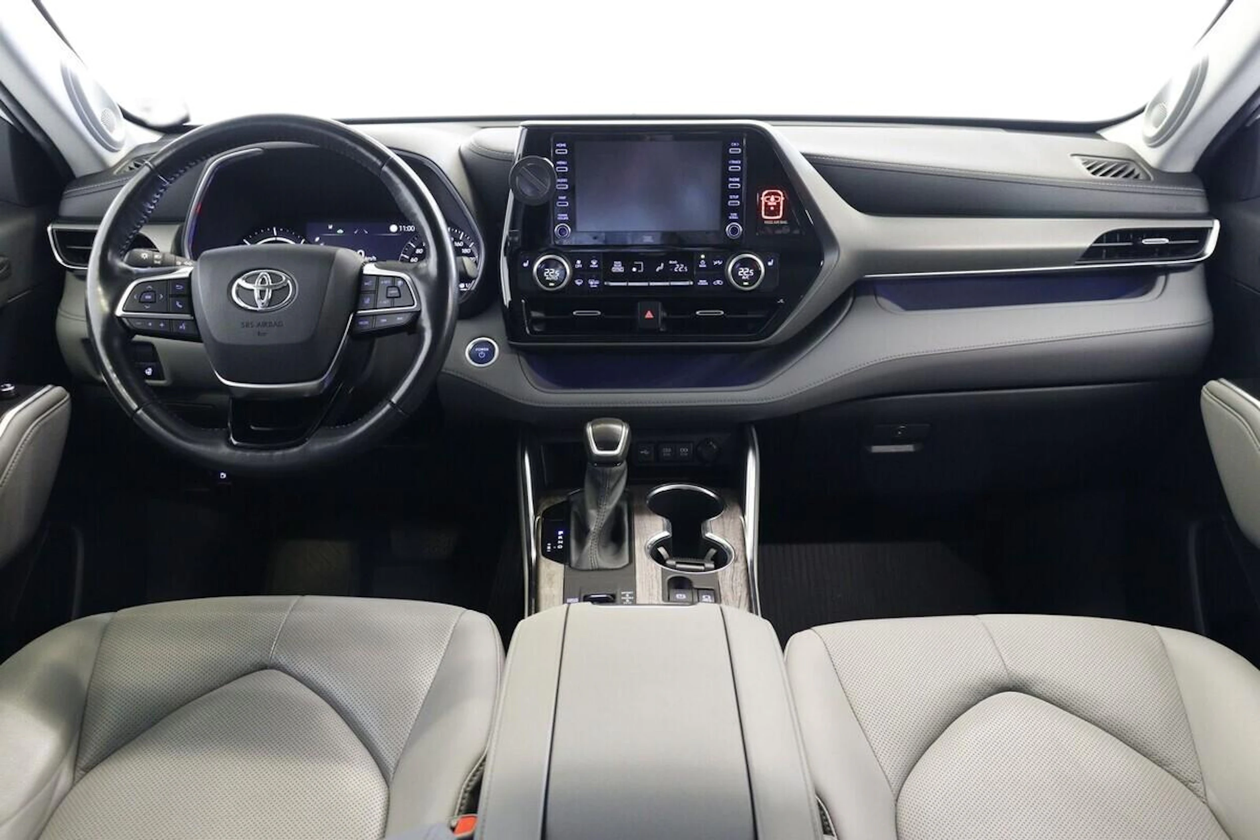valkoinen Toyota Highlander 2021 kuva 6.