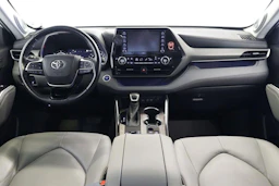 valkoinen Toyota Highlander 2021 kuva 6.