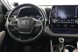 valkoinen Toyota Highlander 2021 kuva 7.