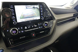 valkoinen Toyota Highlander 2021 kuva 9.