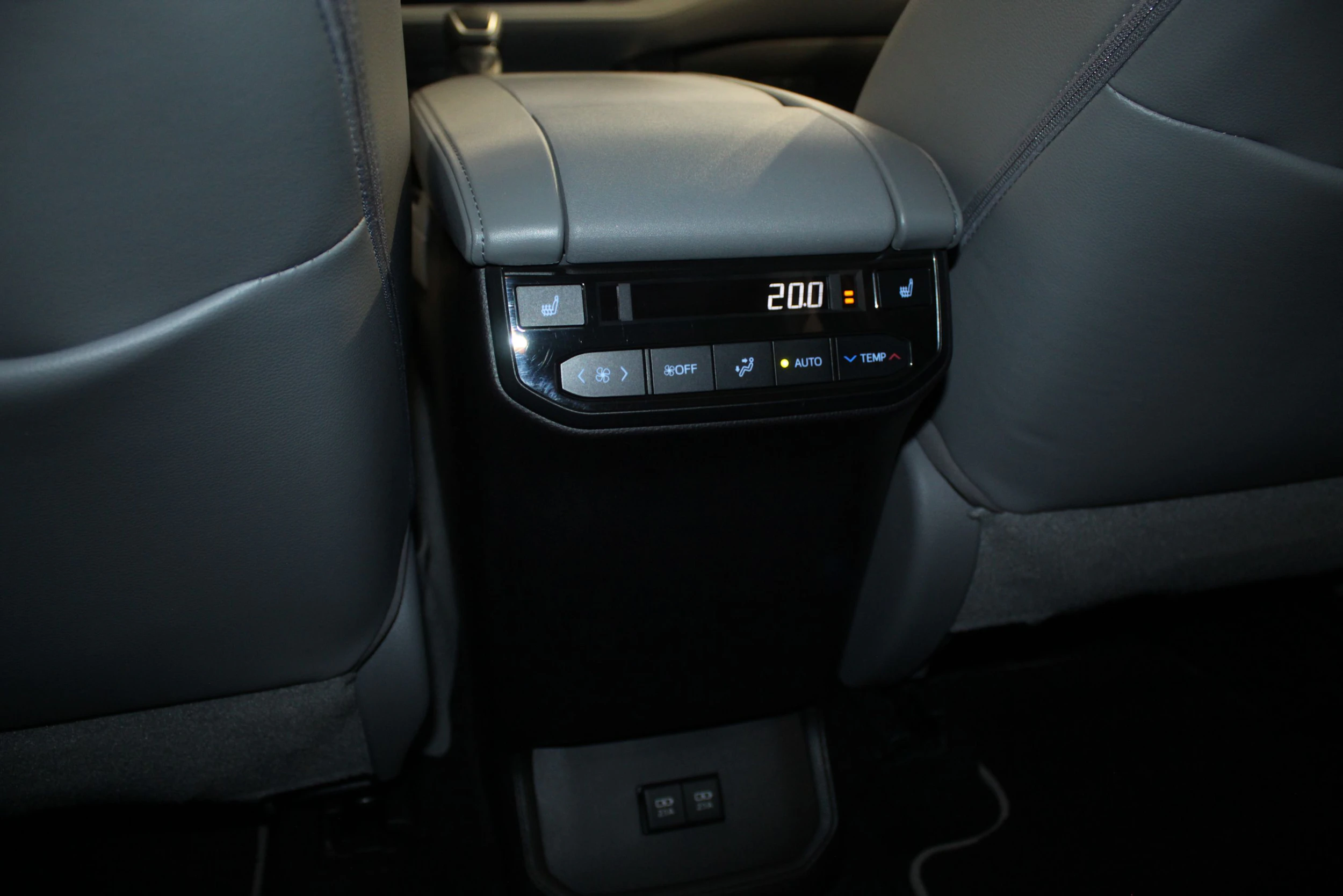 met. hopea Toyota Highlander 2021 kuva 16.