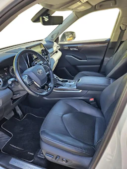 valkoinen Toyota Highlander 2022 kuva 3.