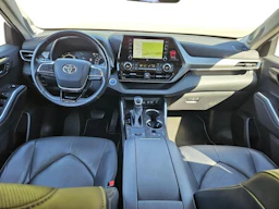 valkoinen Toyota Highlander 2022 kuva 4.