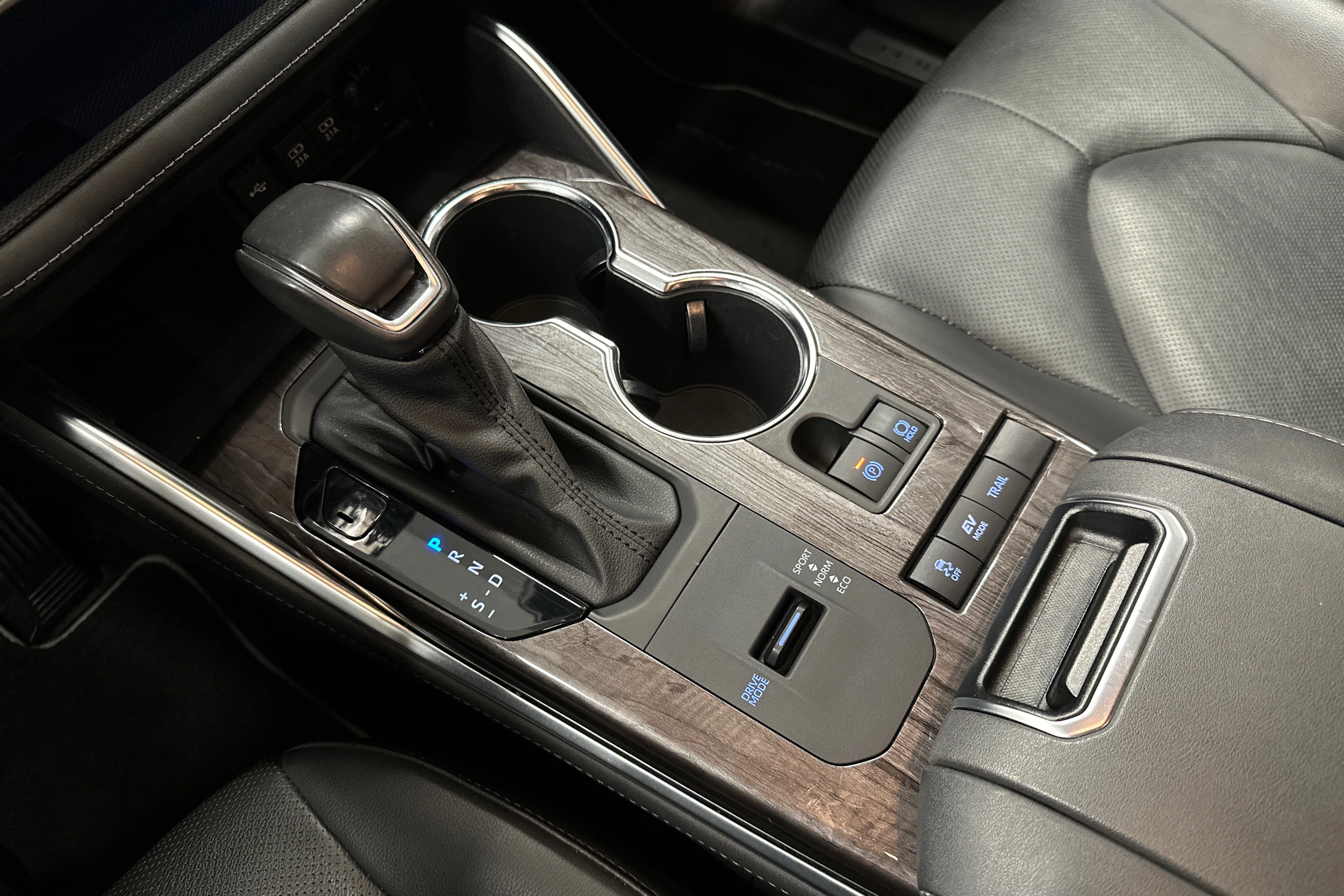 hopea Toyota Highlander 2022 kuva 27.