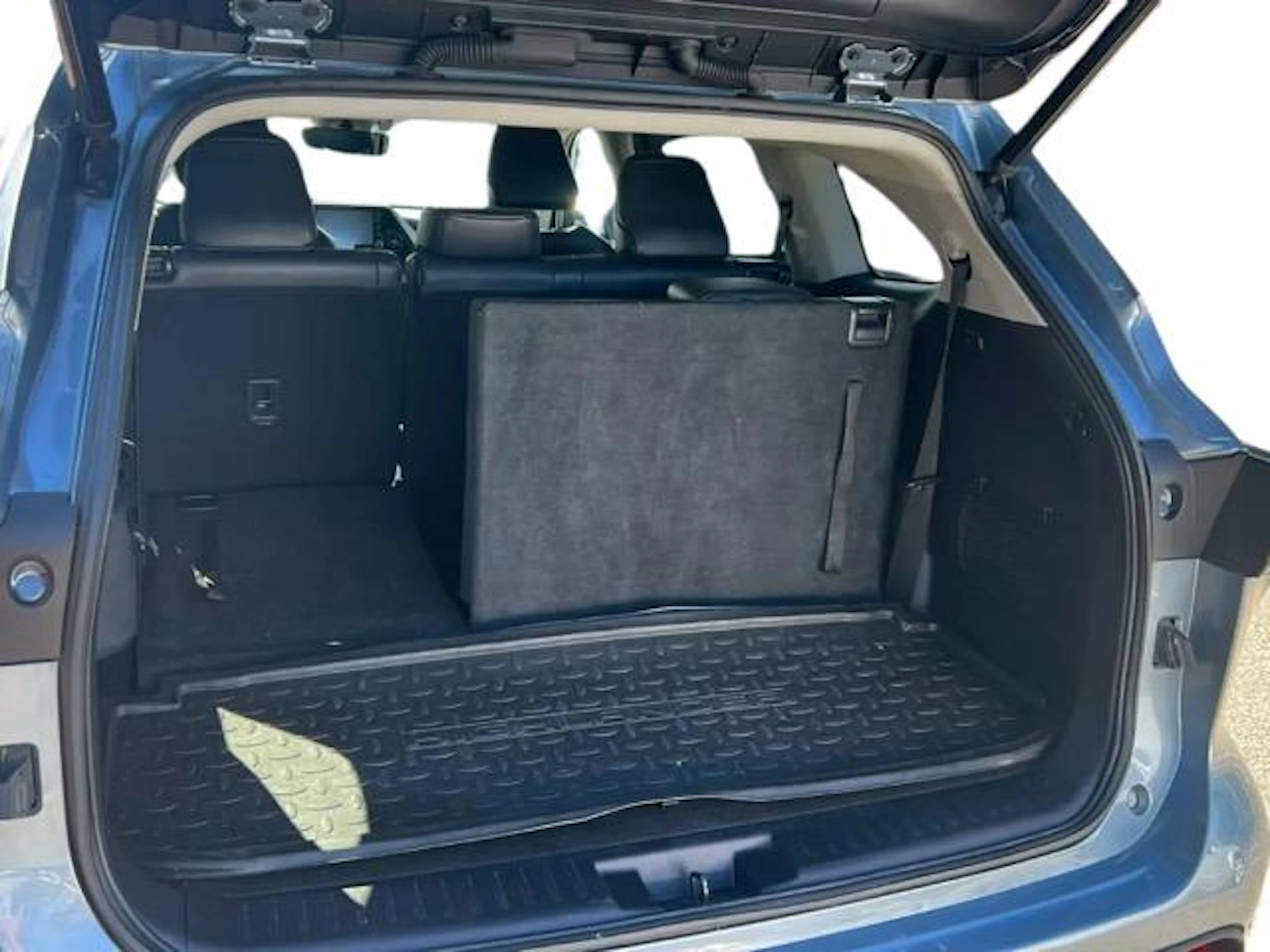 hopea Toyota Highlander 2022 kuva 4.