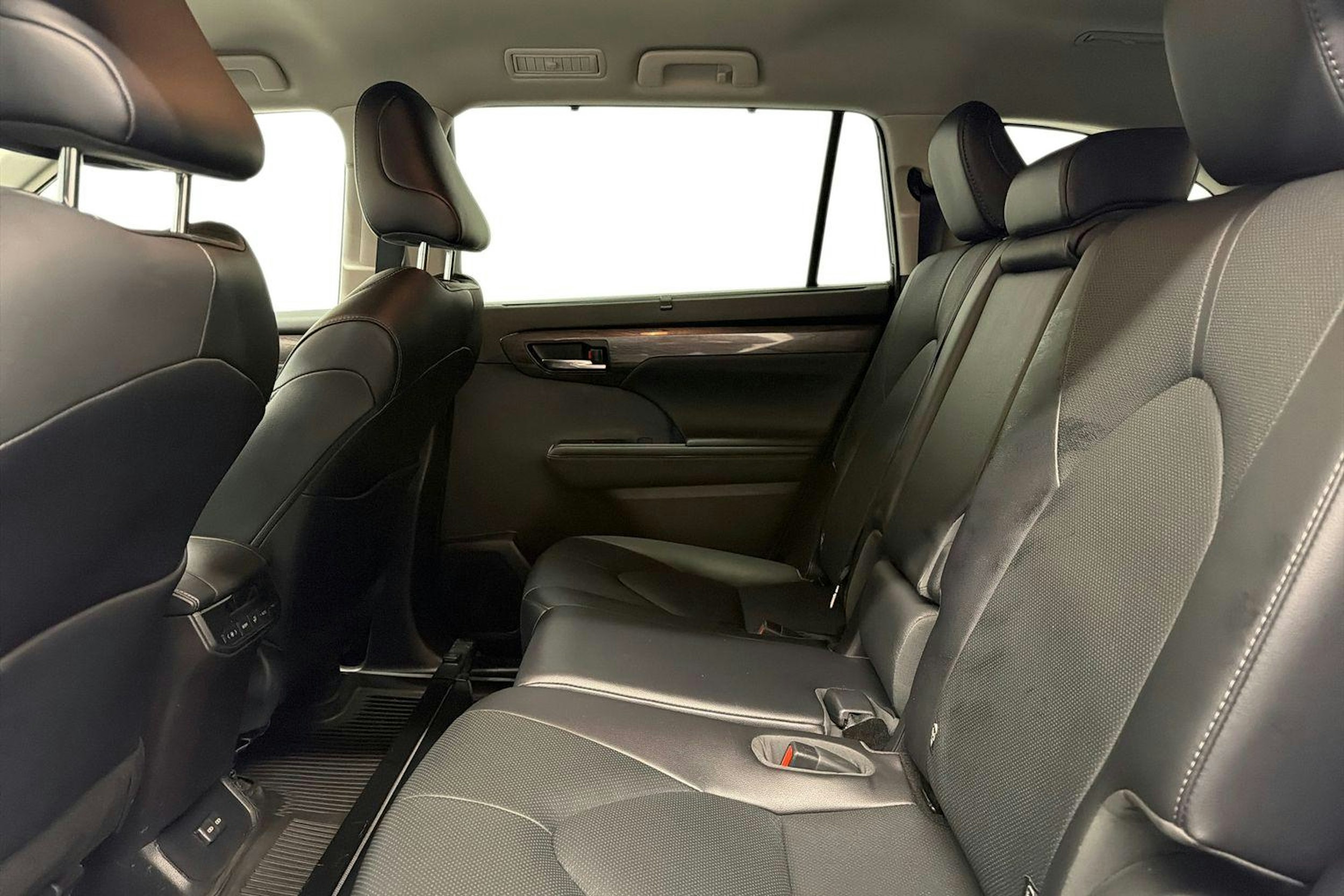 ruskea (beige) Toyota Highlander 2022 kuva 10.