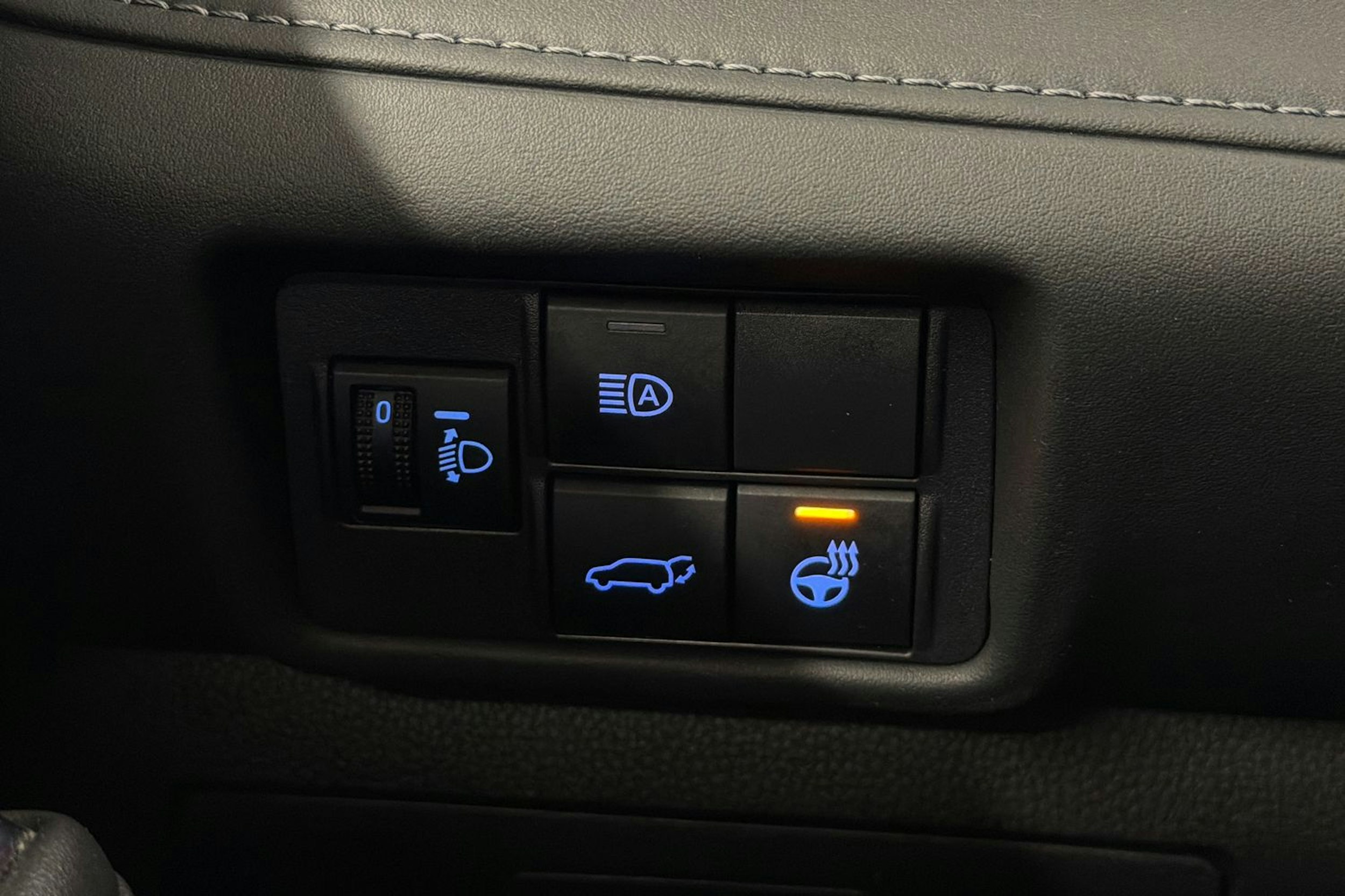 ruskea (beige) Toyota Highlander 2022 kuva 16.