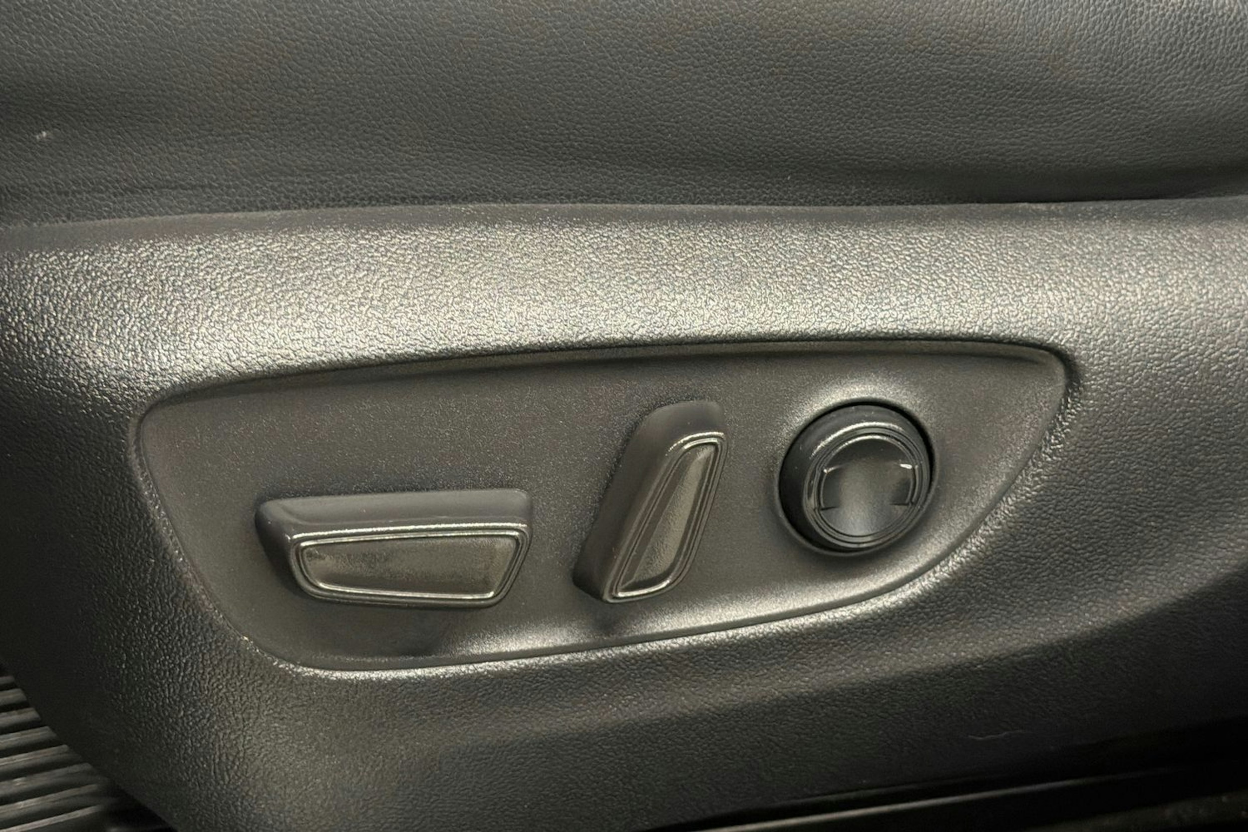 ruskea (beige) Toyota Highlander 2022 kuva 28.