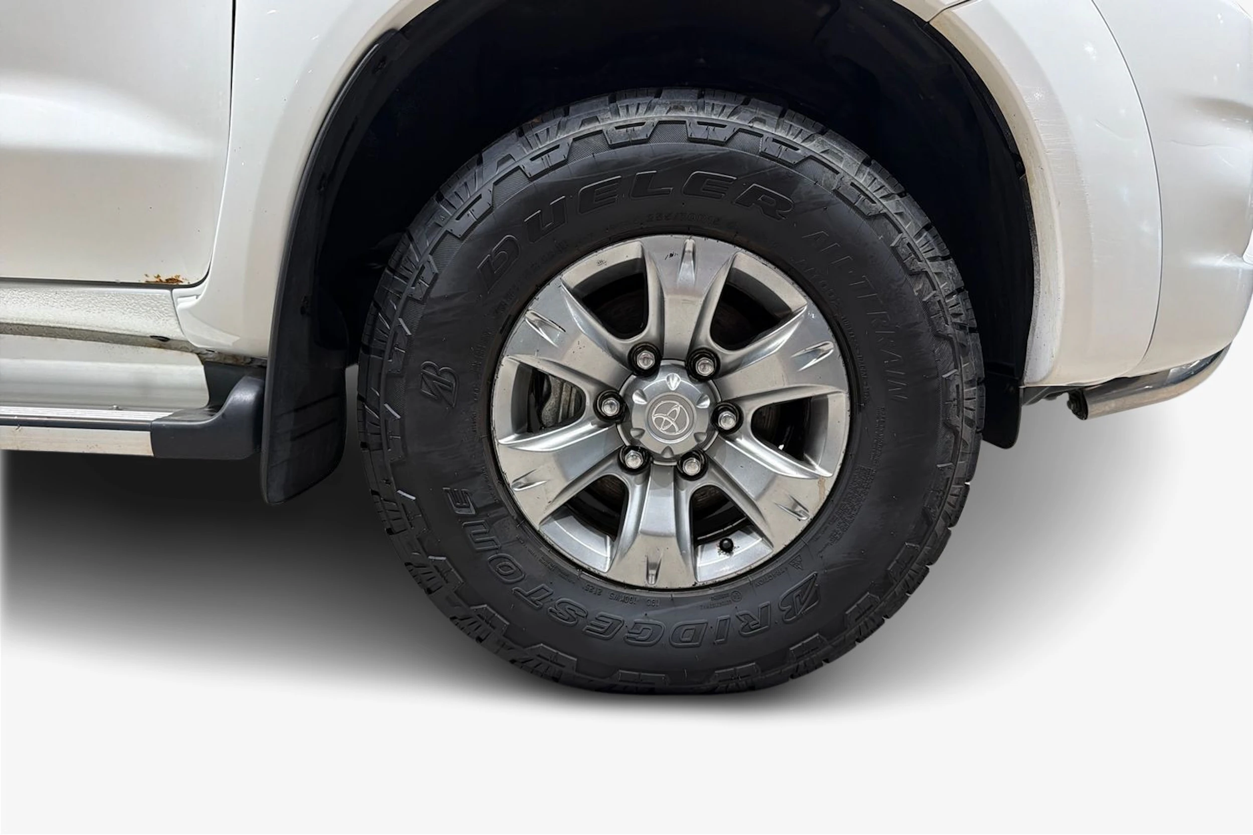 Valkoinen Toyota Hilux 2010 kuva 12.