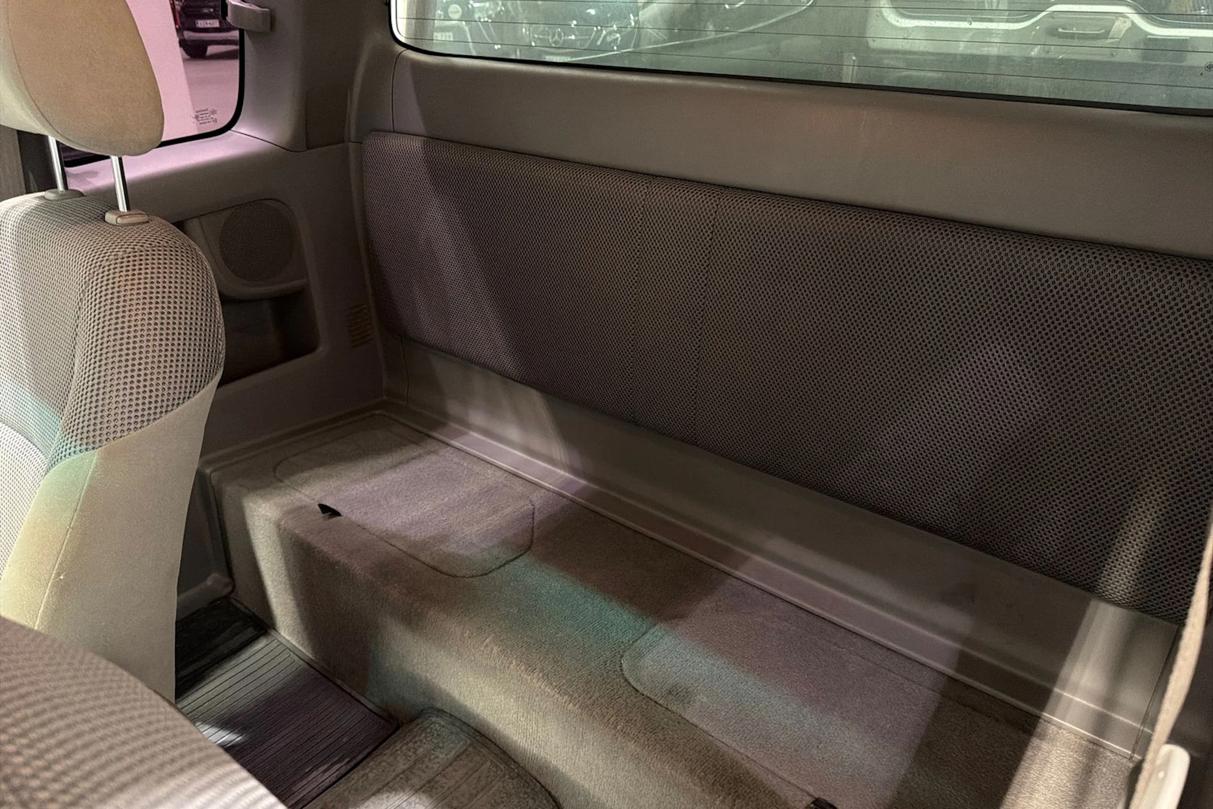 Valkoinen Toyota Hilux 2010 kuva 15.