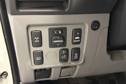 Valkoinen Toyota Hilux 2010 kuva 17.