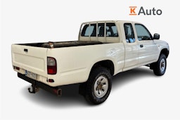 Valkoinen Toyota Hilux 2001 kuva 2.