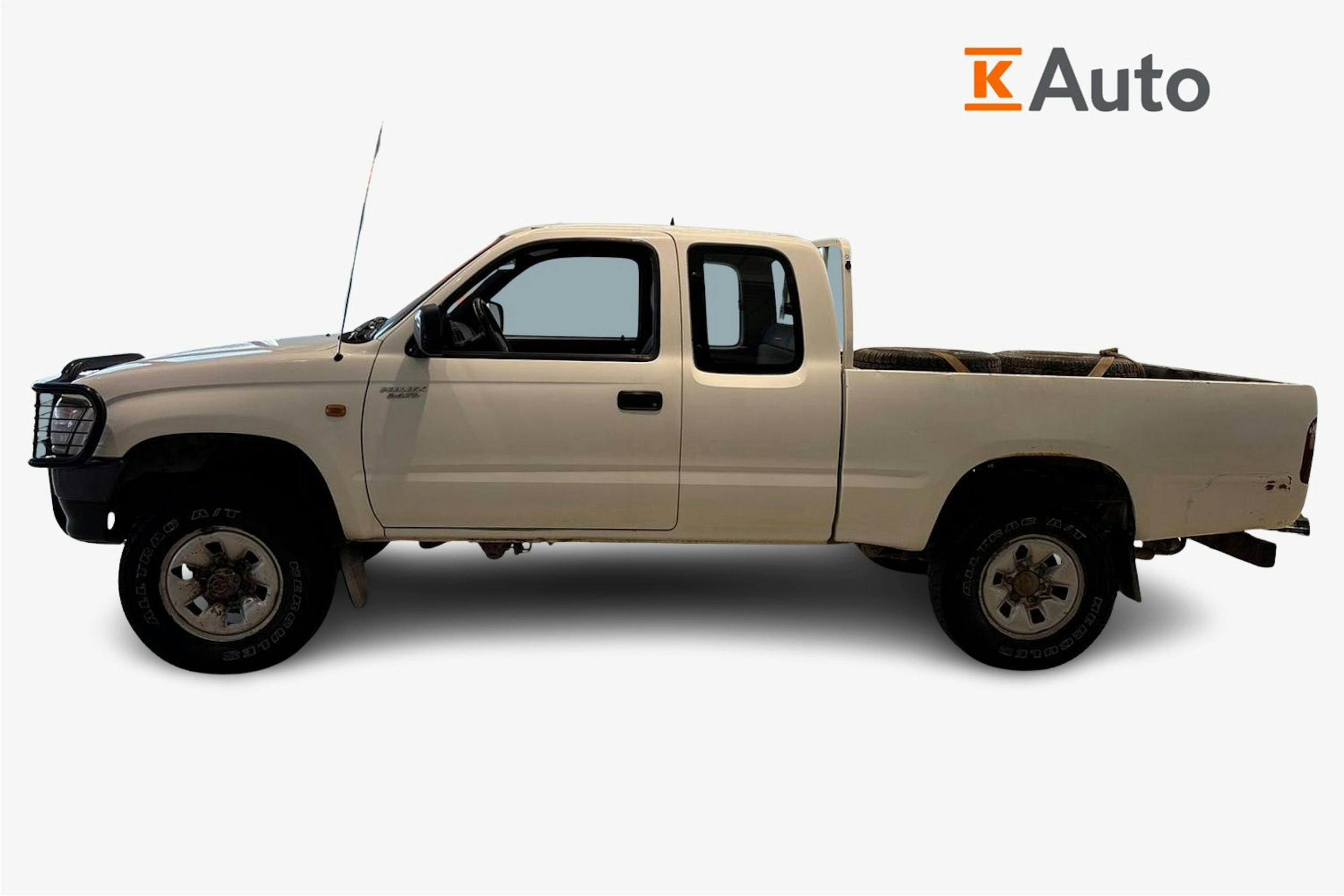 Valkoinen Toyota Hilux 2001 kuva 6.