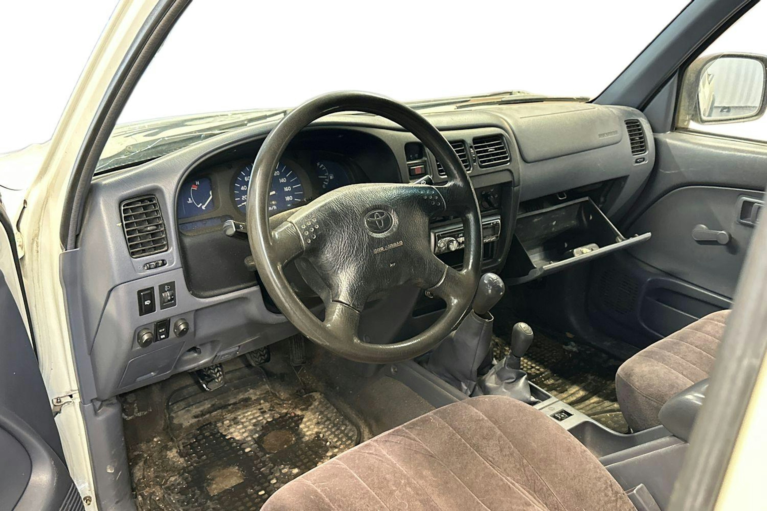 valkoinen Toyota Hilux 2002 kuva 3.