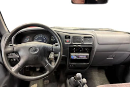 valkoinen Toyota Hilux 2002 kuva 7.