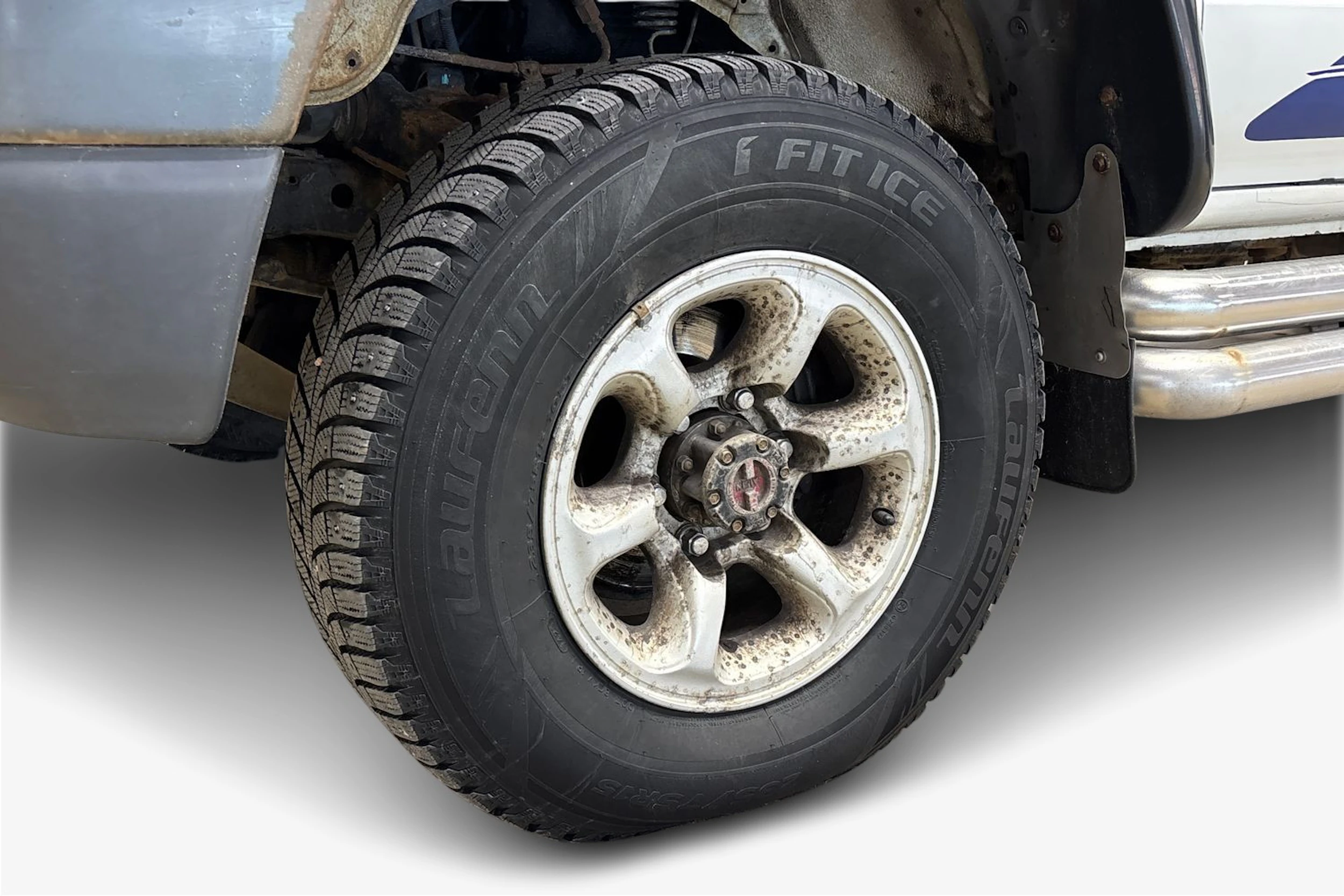 valkoinen Toyota Hilux 2002 kuva 9.