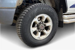 valkoinen Toyota Hilux 2002 kuva 9.