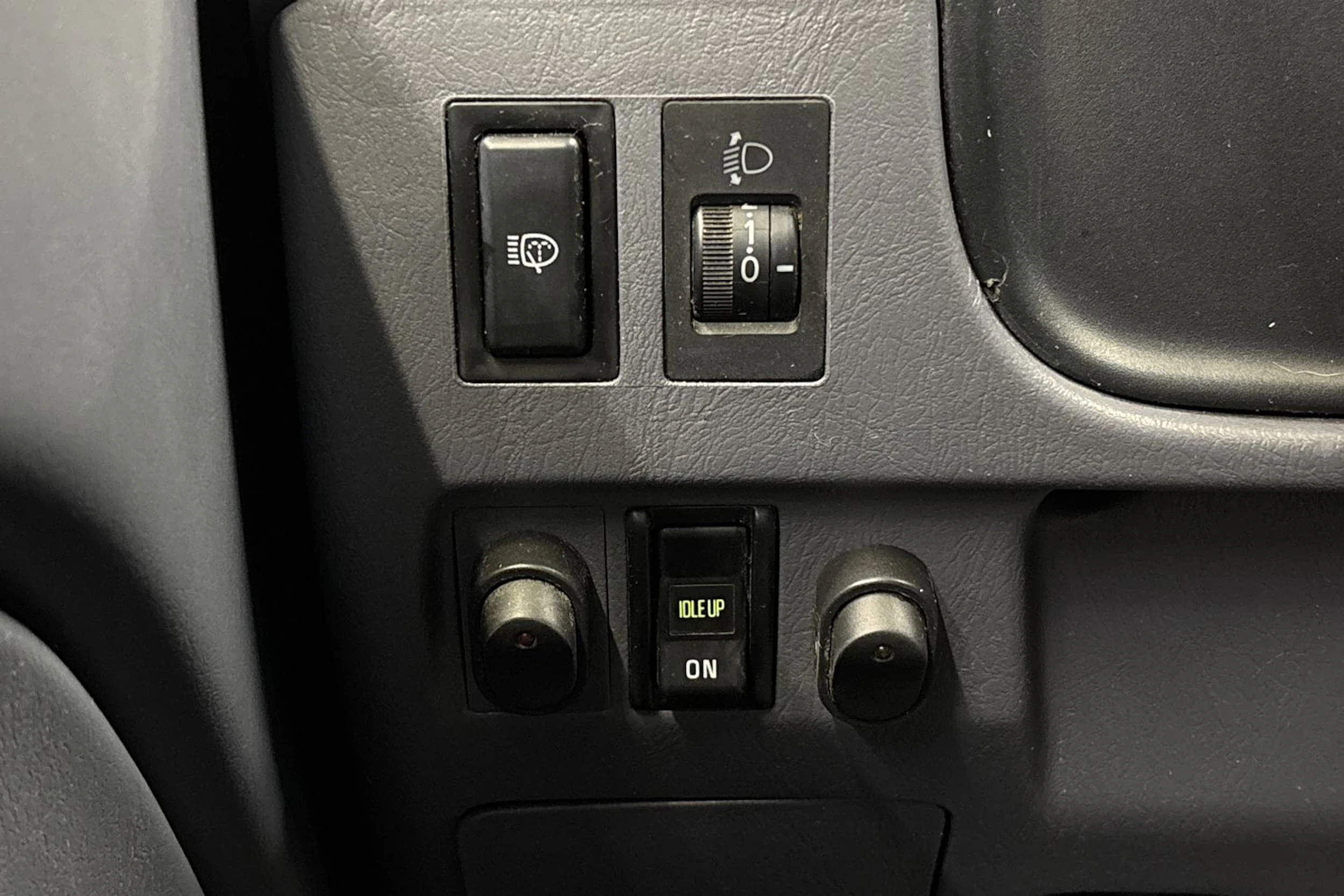 valkoinen Toyota Hilux 2002 kuva 10.