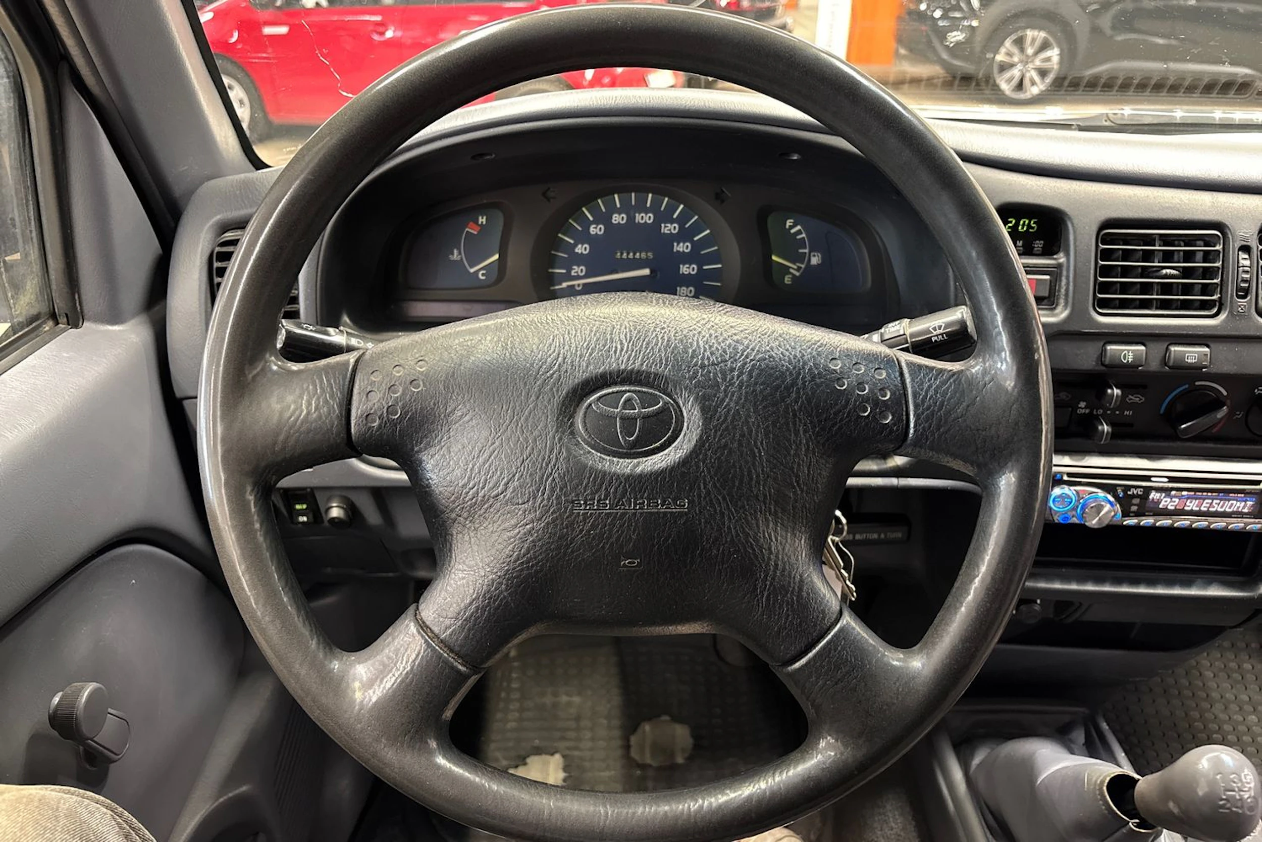 valkoinen Toyota Hilux 2002 kuva 11.