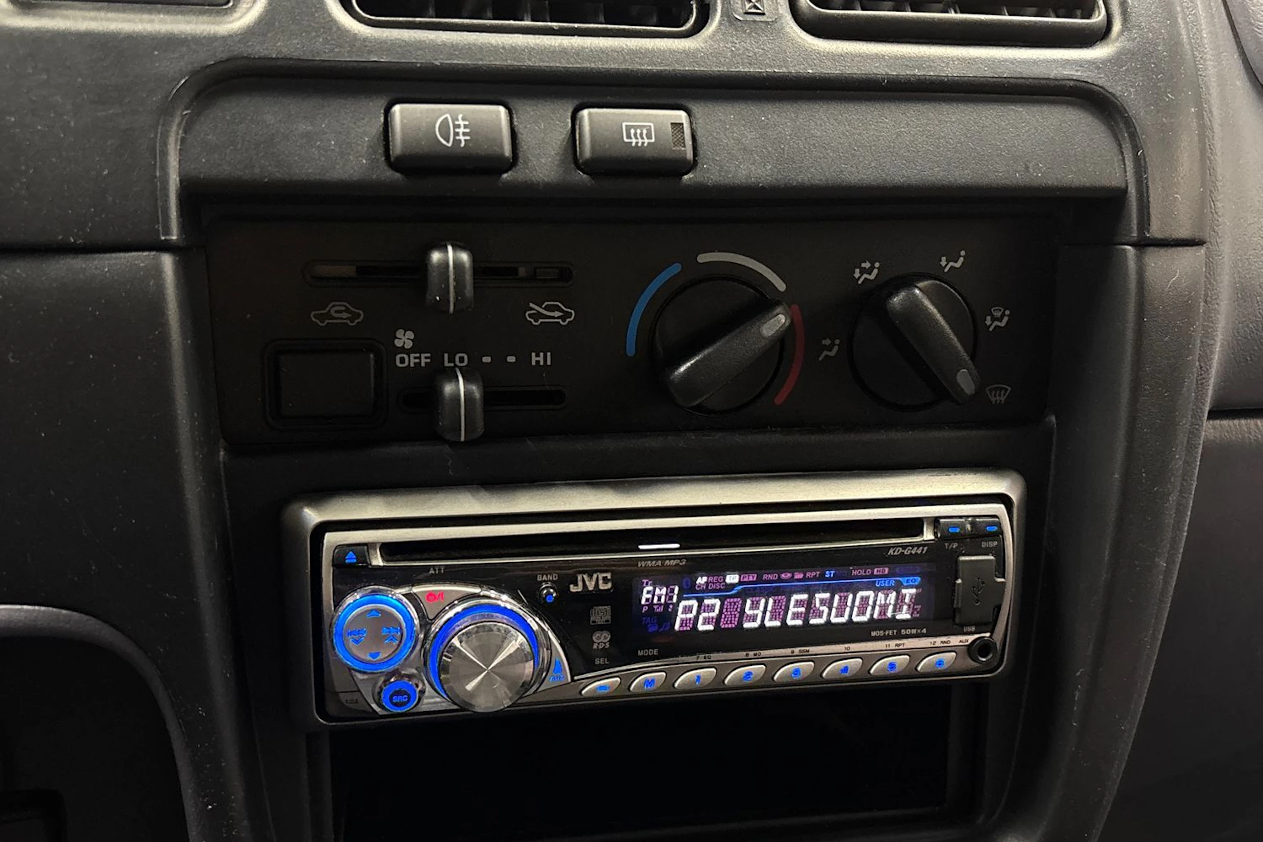 valkoinen Toyota Hilux 2002 kuva 12.