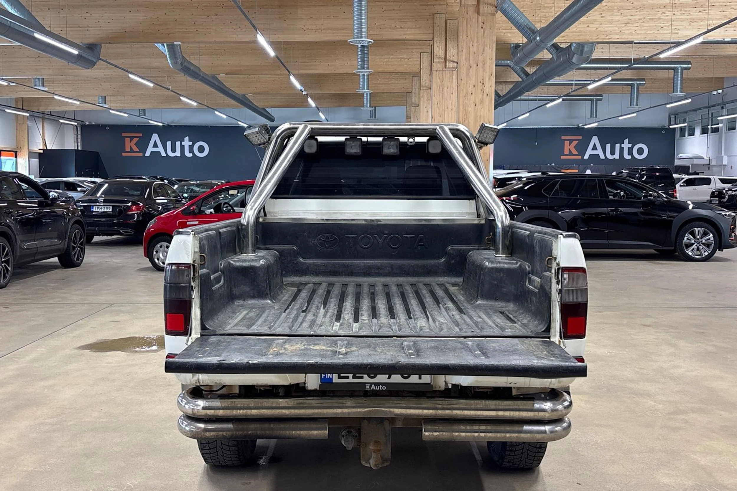 valkoinen Toyota Hilux 2002 kuva 15.