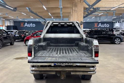 valkoinen Toyota Hilux 2002 kuva 15.