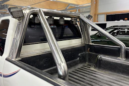 valkoinen Toyota Hilux 2002 kuva 17.