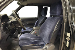 musta Toyota Hilux 2003 kuva 9.