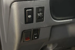 musta Toyota Hilux 2003 kuva 11.