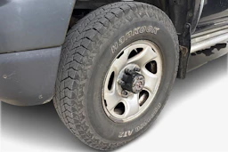 musta Toyota Hilux 2003 kuva 12.