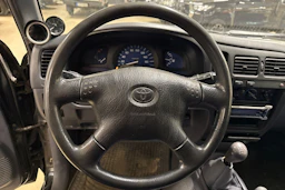 musta Toyota Hilux 2003 kuva 13.