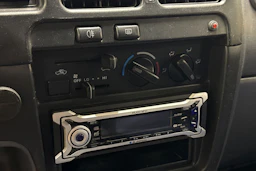 musta Toyota Hilux 2003 kuva 15.