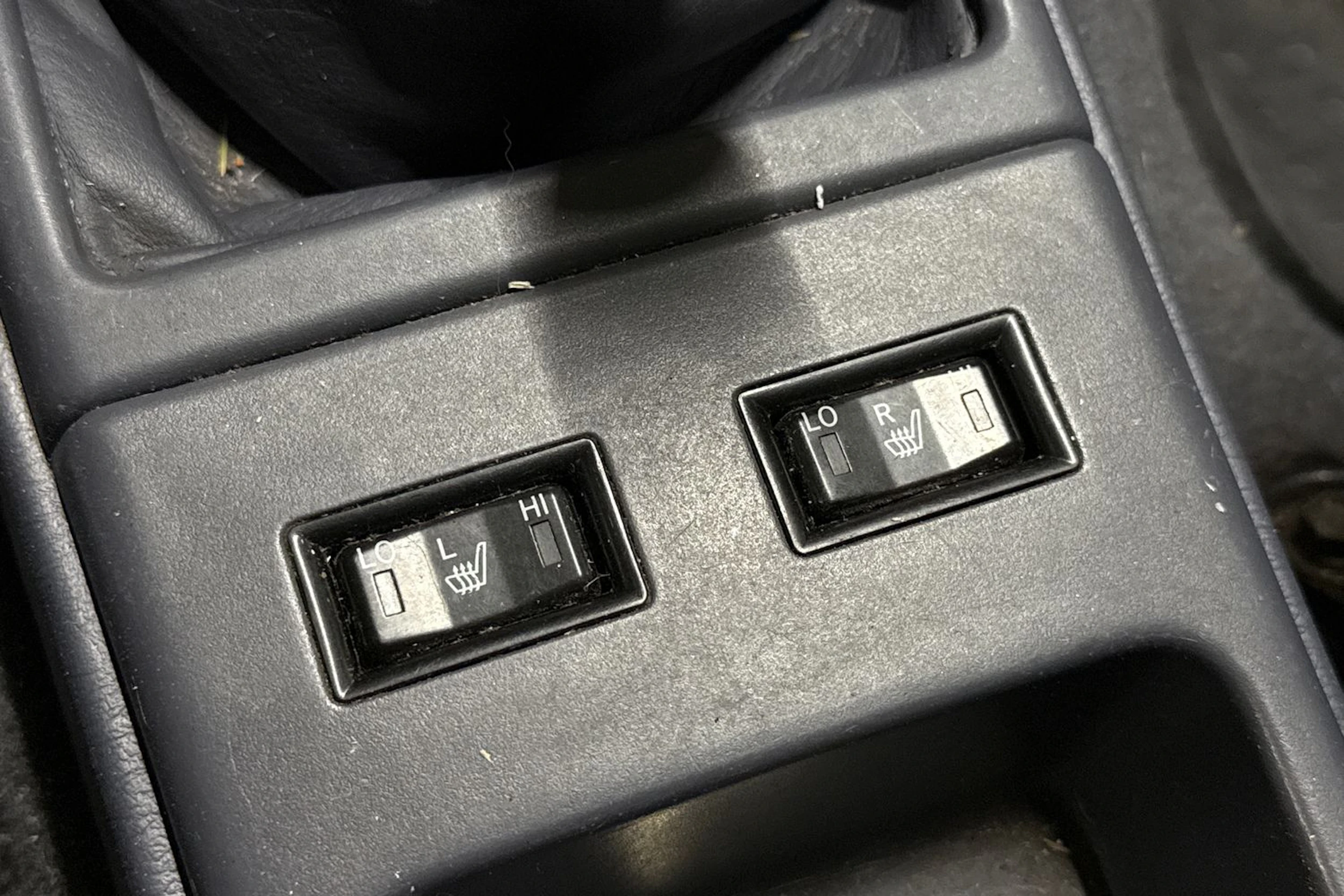 musta Toyota Hilux 2003 kuva 17.