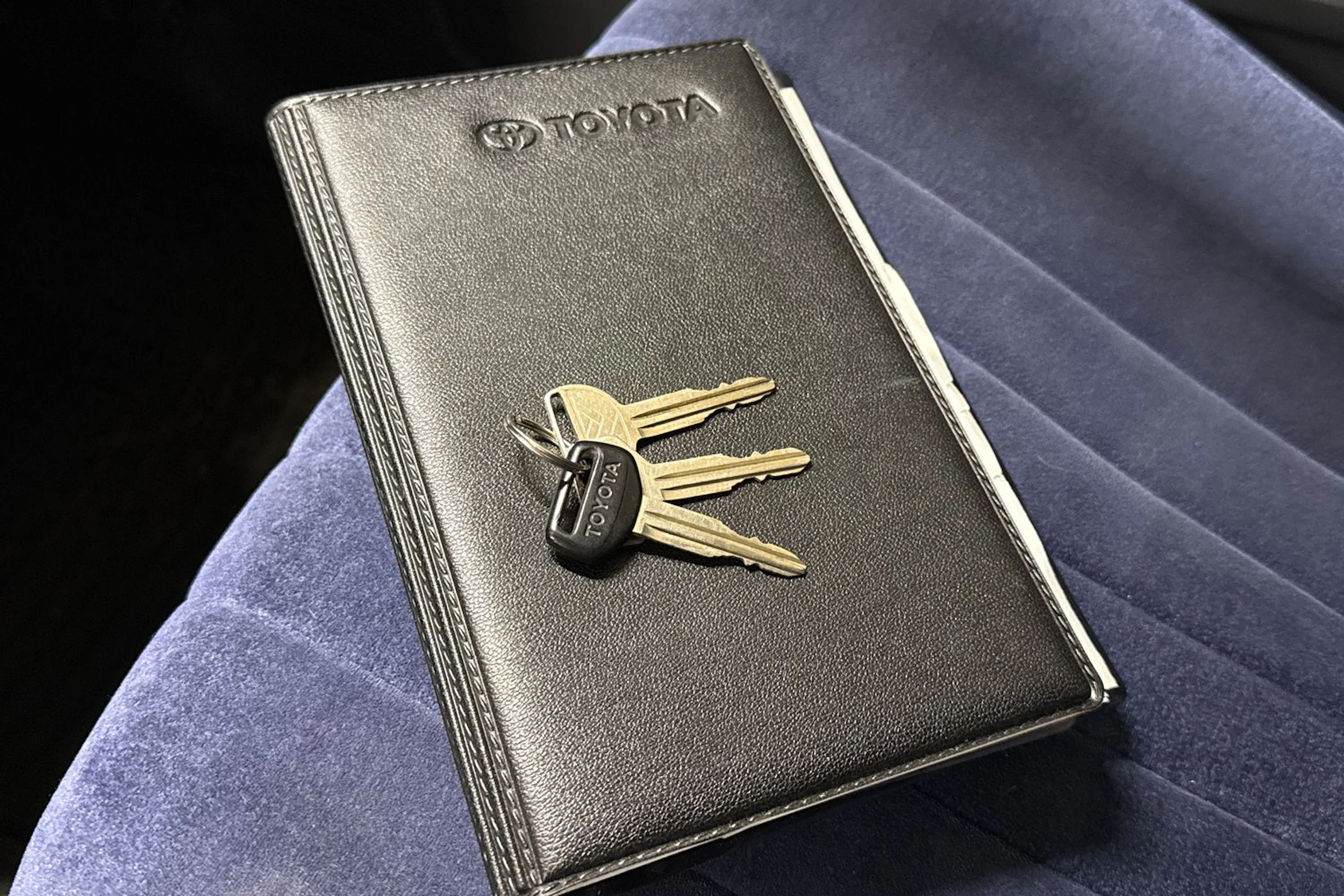 musta Toyota Hilux 2003 kuva 18.