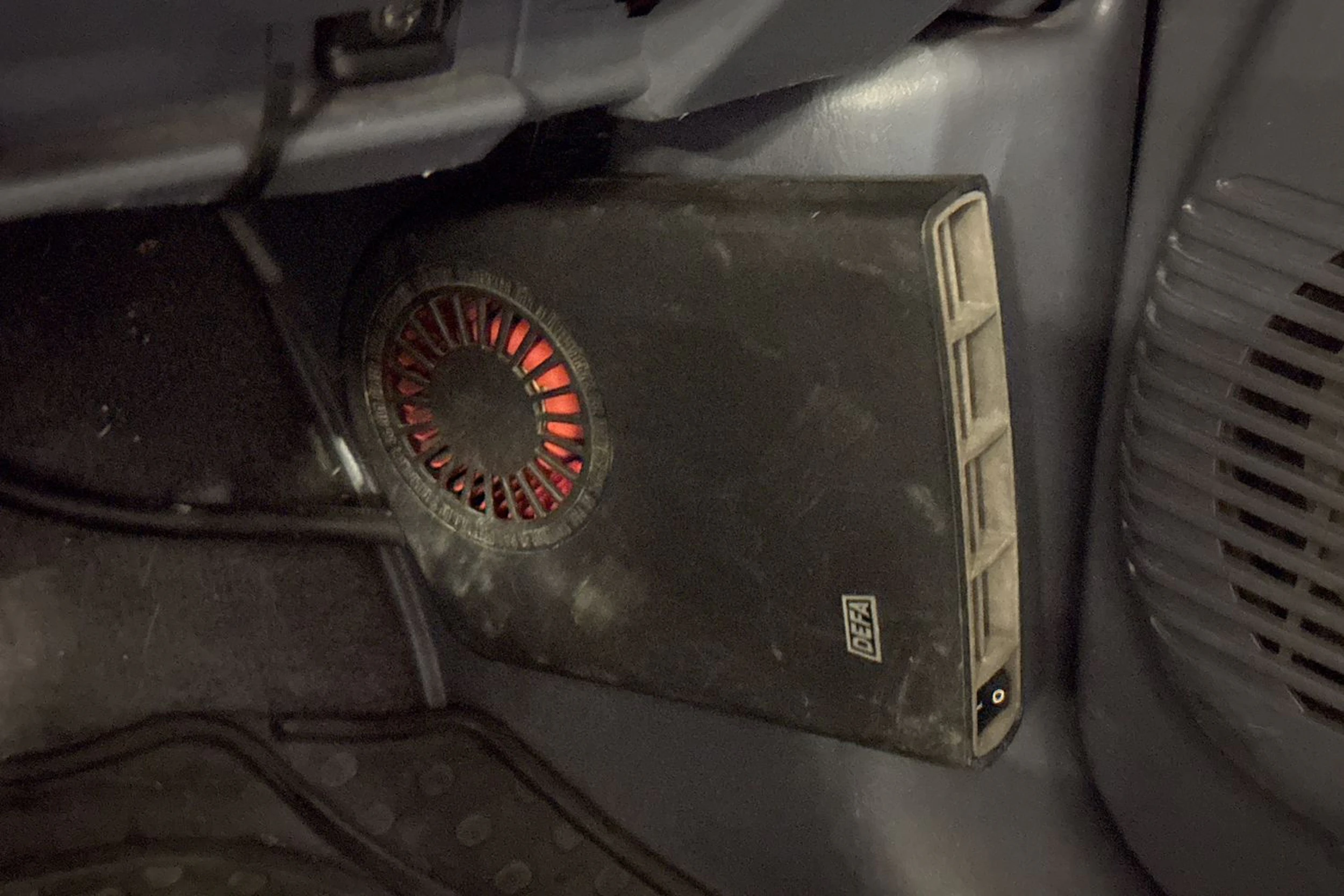 musta Toyota Hilux 2003 kuva 20.