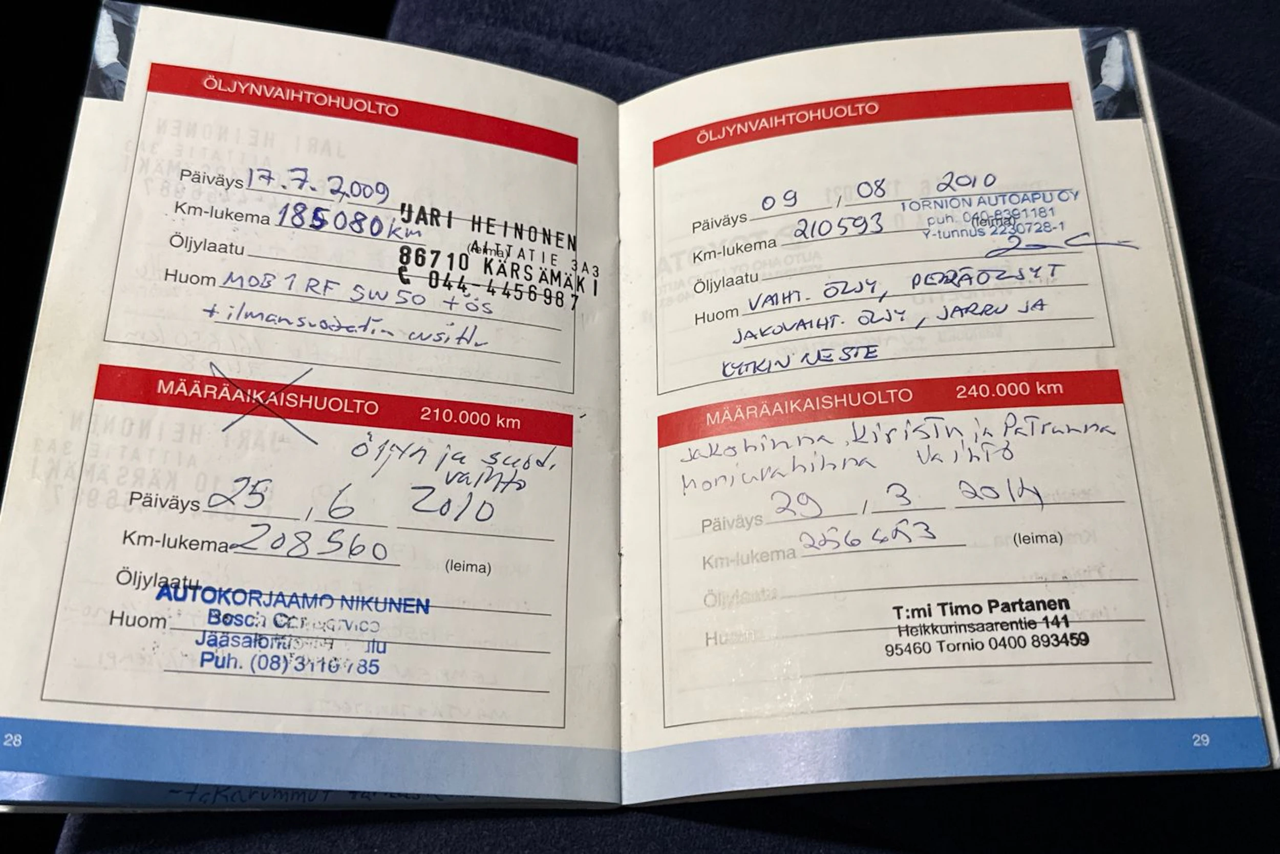 musta Toyota Hilux 2003 kuva 24.